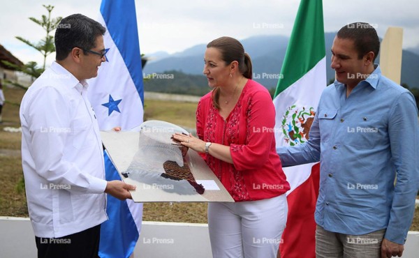 Gobernadora de Puebla y su esposo que murieron al estrellarse helicóptero estuvieron en Gracias, Lempira
