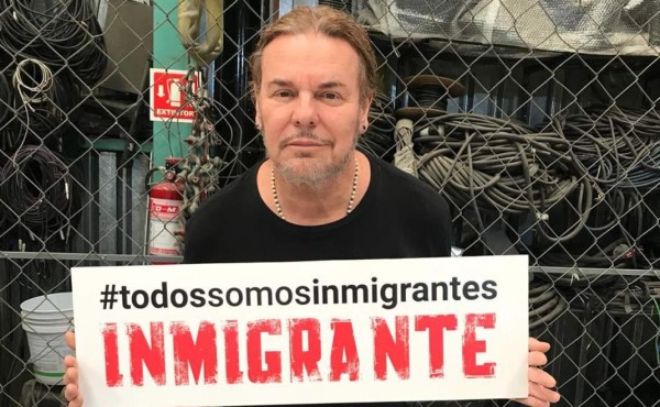 Fher Olvera, vocalista de Maná, visitó a caravana migrante
