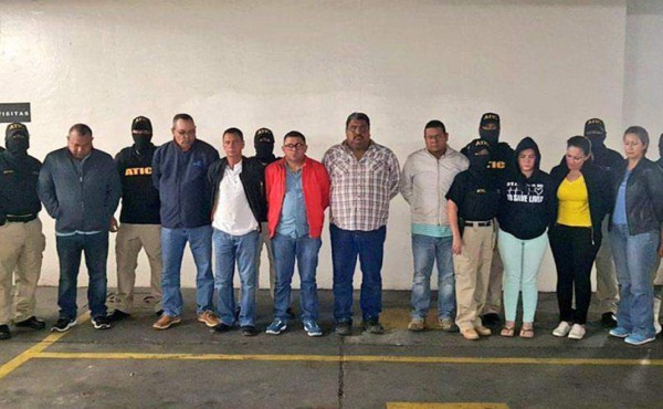 Un abogado, su esposa e hijo, entre los 11 prófugos de la operación Apolo