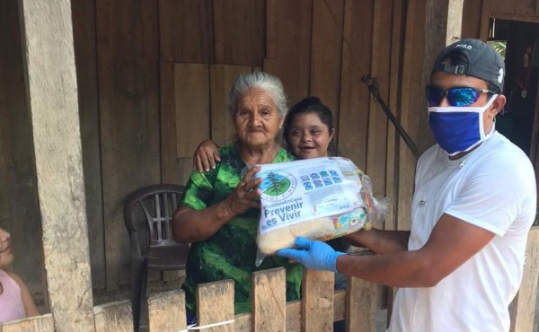 Empresa minera dona alimentos a más de 1,500 familias pobres de Tocoa