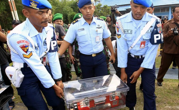 Recuperan las dos cajas negras del avión AirAsia