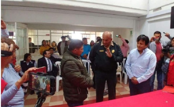 Con una moneda al aire se definió a ganador de alcaldía en Perú