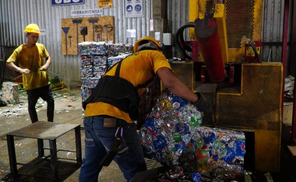 Gobierno insta a empresas a usar materiales reciclables