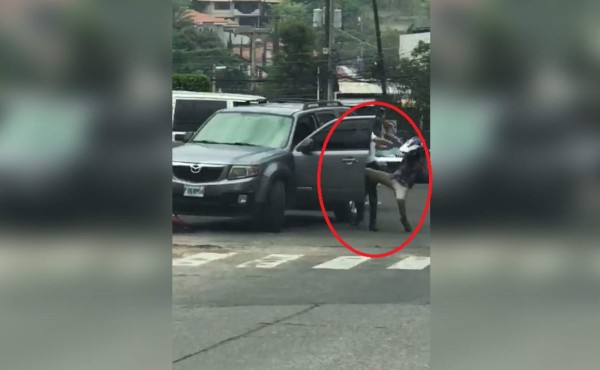 VIDEO: En pleito termina accidente entre conductores en Tegucigalpa