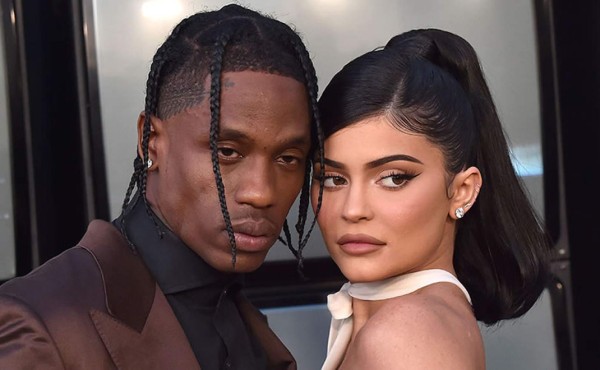 Kylie Jenner y Travis Scott posan para Playboy