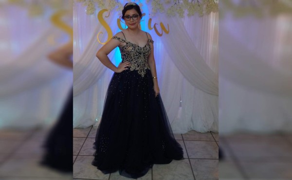 Sofía celebra sus quince años como toda una princesa