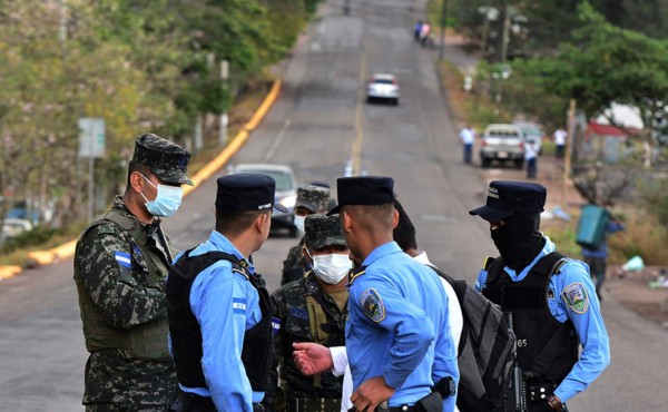 Grupo de policías hondureños es aislado por contacto con paciente de COVID-19