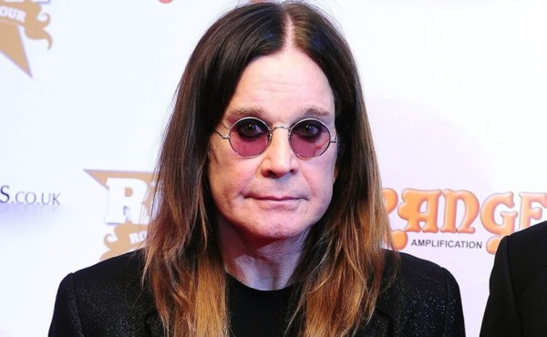 Ozzy Osbourne casi se muere por una manicura mal hecha