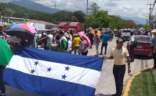 Maestros y médicos vuelven a marchar en Honduras