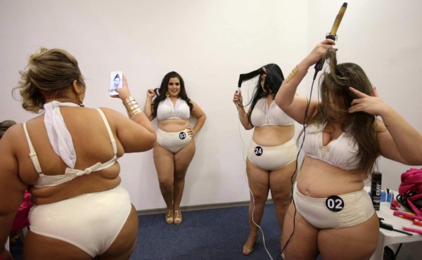 Mujeres de tallas grandes compiten en Río de Janeiro. EFE