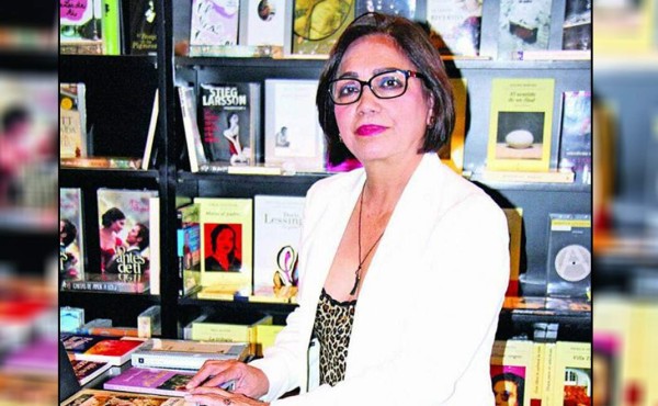 Premio Álvaro Contreras será otorgado a periodista Blanca Moreno