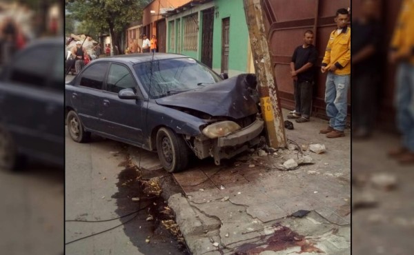 Accidente en barrio Cabañas deja a dos personas heridas