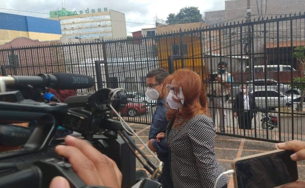 Evelyn Bautista rinde declaración ante el MP por caso hospitales