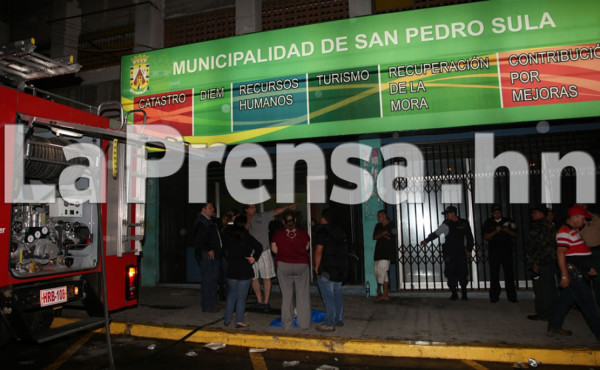 Intentan incendiar oficina de la alcaldía de San Pedro Sula