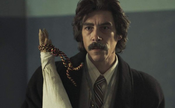 Óscar Jaenada mostró el final de la pata de jamón que apareció en Luis Miguel, la serie