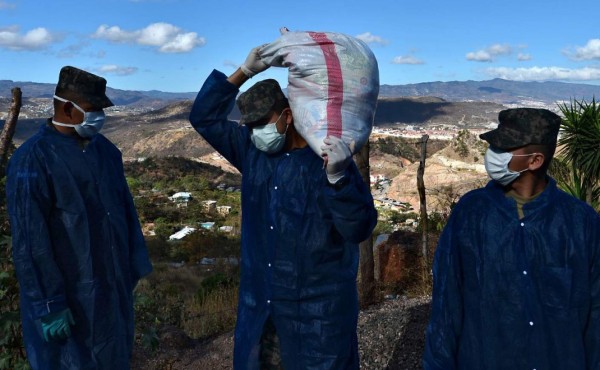 Militares de Honduras distribuyen alimentos entre 800,000 familias pobres