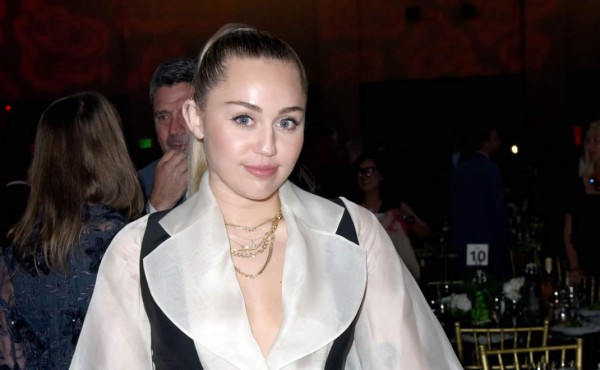 Demandan a Miley Cyrus por plagio, exigen $300 millones