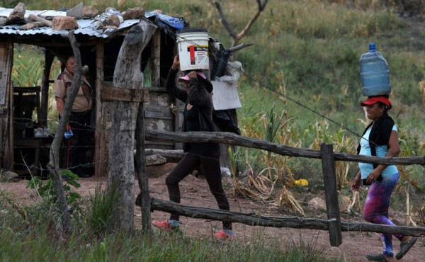 Hondureños reclaman por severos cortes de agua ante prolongada sequía