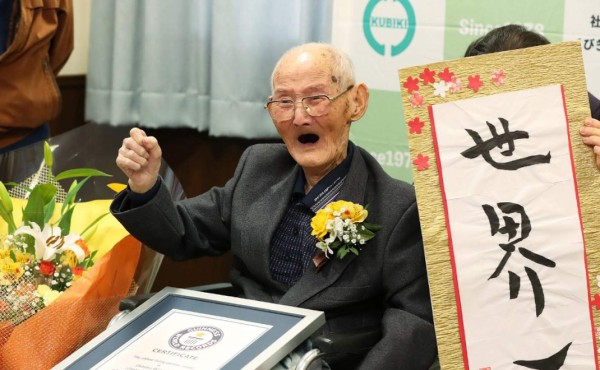 Hombre de 112 años revela su secreto para llegar a esa edad