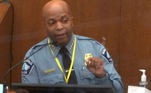 Jefe de policía dice que retener del cuello a Floyd violó uso de fuerza policial