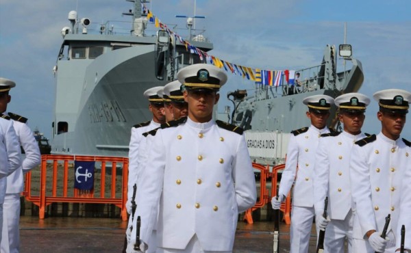 Bautizan buque Gracias a Dios en Base Naval de Puerto Cortés