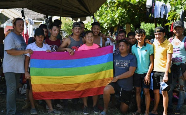 Migrantes homosexuales y trans piden ayuda a la comunidad LGBT de México