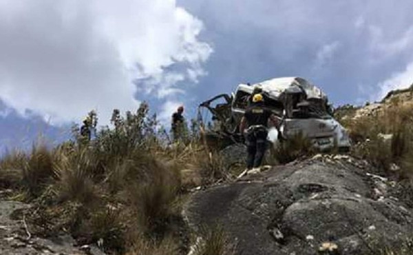 Iban a evento religioso y cayeron en abismo: 10 muertos