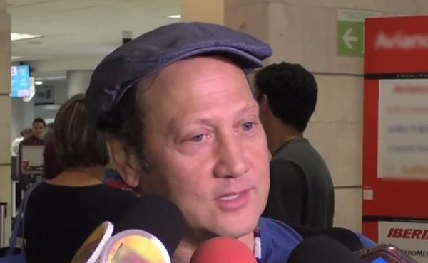 Rob Schneider se disculpa por 'robar cámara' a ministro hondureño