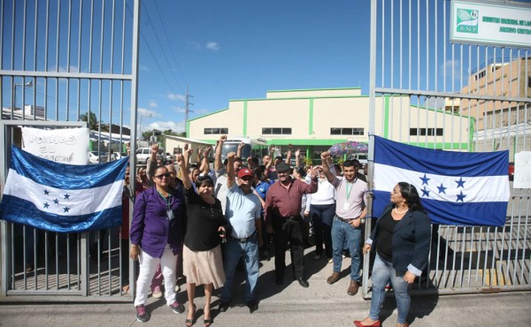 Gobierno aumentará L800 a los trabajadores del RNP en el 2017