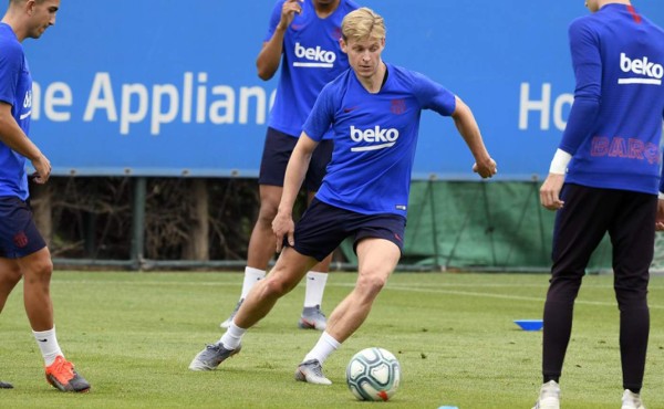 De 'auténtico espectáculo' califican los entrenamientos de De Jong en Barcelona   