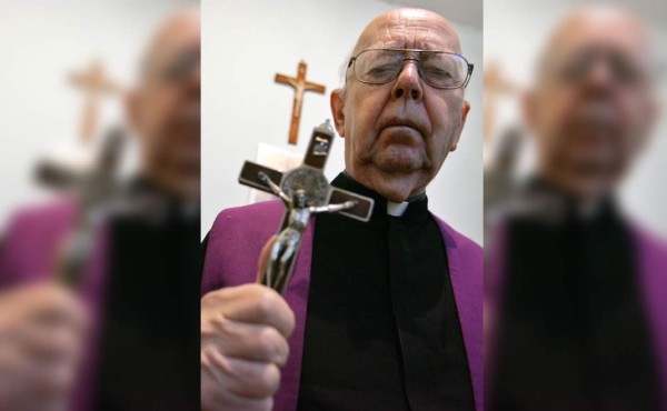Despiden al más célebre exorcista católico