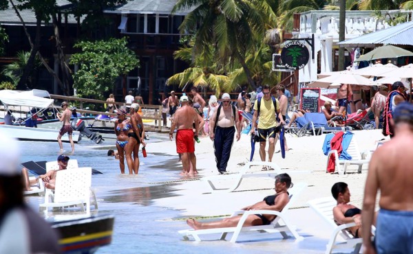 Honduras: Ferris, vuelos y cruceros llenan la Isla de Roatán