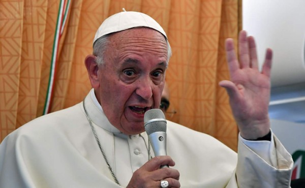 Papa Francisco: La iglesia debe pedir perdón a los gays
