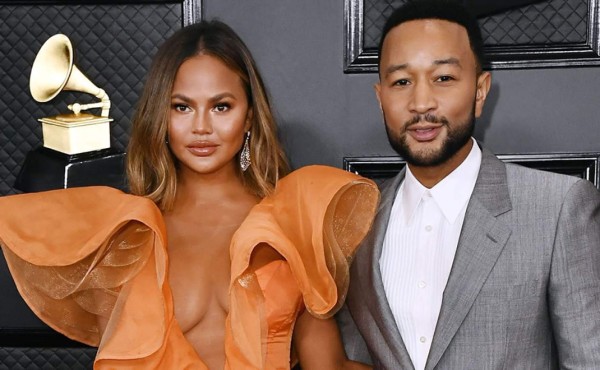 Chrissy Teigen enfurece a los veganos por cómo alimenta a sus hijos