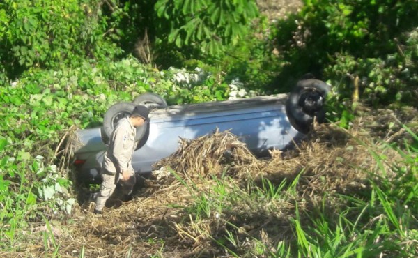 Familia se accidenta y cae en abismo en Copán