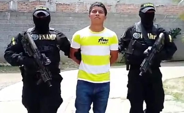 Capturan a joven por posesión ilegal de un arma