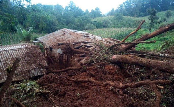 VIDEO: Fuertes lluvias provocan deslizamientos y destrucción en Ocotepeque