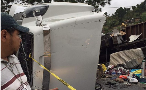 Choque de dos rastras deja un muerto en Siguatepeque