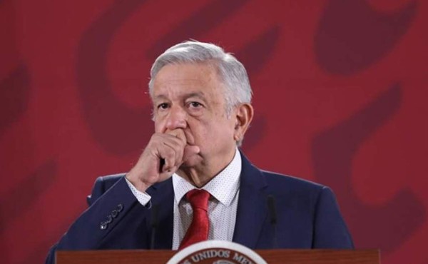 AMLO ofrece empleos a la caravana de migrantes en la frontera sur