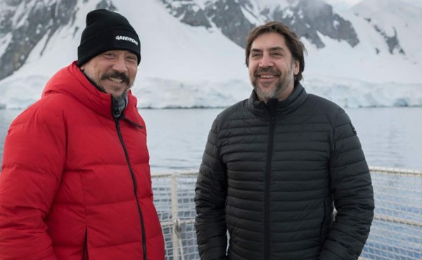 Javier Bardem se sumerge en submarino por la conservación en océano Antártico