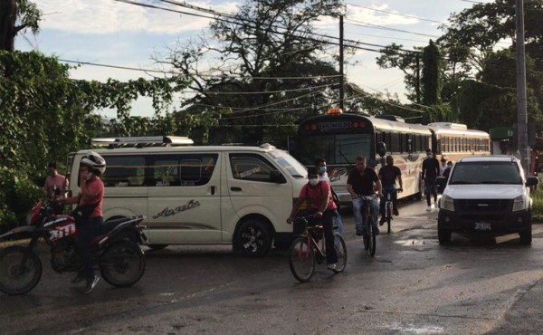 Tomas, desalojos y reunión de emergencia con transportistas este martes