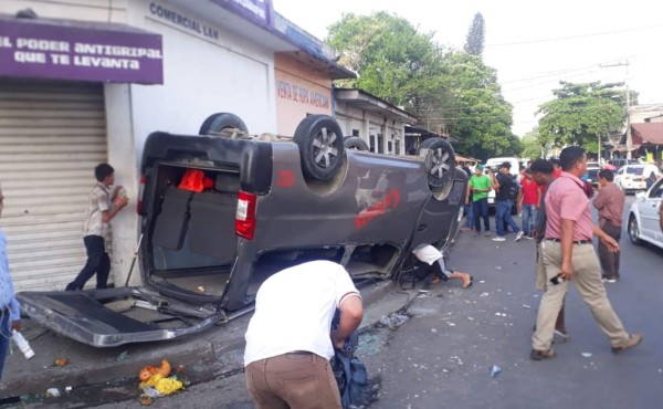 Doce heridos por accidente de rapidito y un taxi en San Pedro Sula