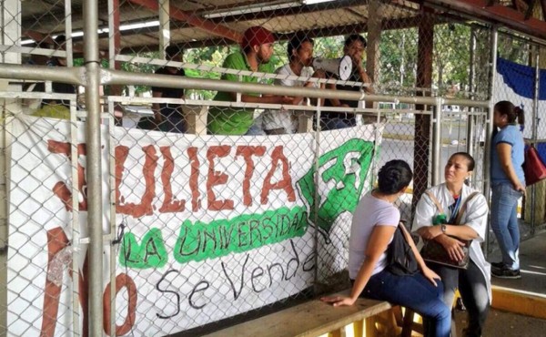 Universitarios se toman la Unah-vs contra reformas académicas