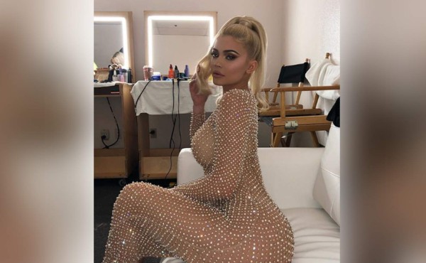 Kylie Jenner revoluciona las redes sociales con su supuesto anillo de compromiso   