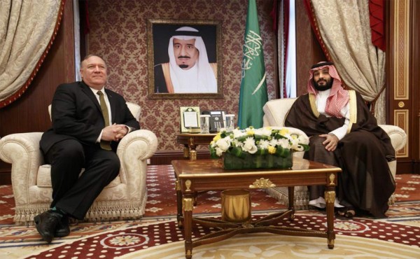 Mike Pompeo habla de crisis con Irán en Arabia Saudita antes de nuevas sanciones