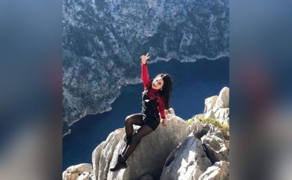 Joven muere al caer por acantilado cuando se tomaba selfie celebrando el fin de la cuarentena
