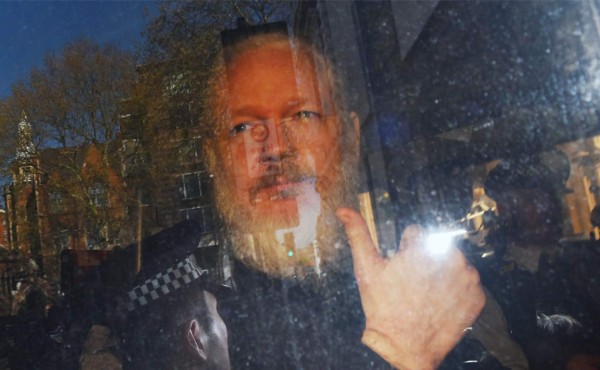 Julian Assange, fundador de WikiLeaks, es detenido en Londres