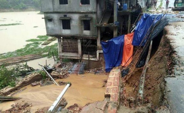 Casi 100 muertos por deslizamientos de tierra en Bangladesh