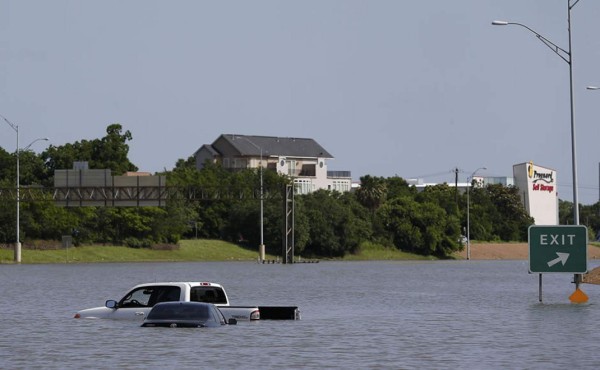 Declaran desastre en Houston por inundaciones