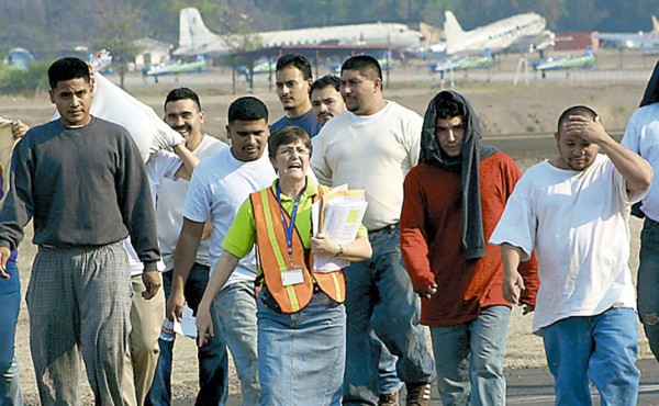 Crearán programa que beneficiará a 5,000 jóvenes deportados